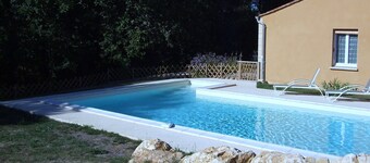 Quiet bungalow - private heated pool 5 mins from SARLAT