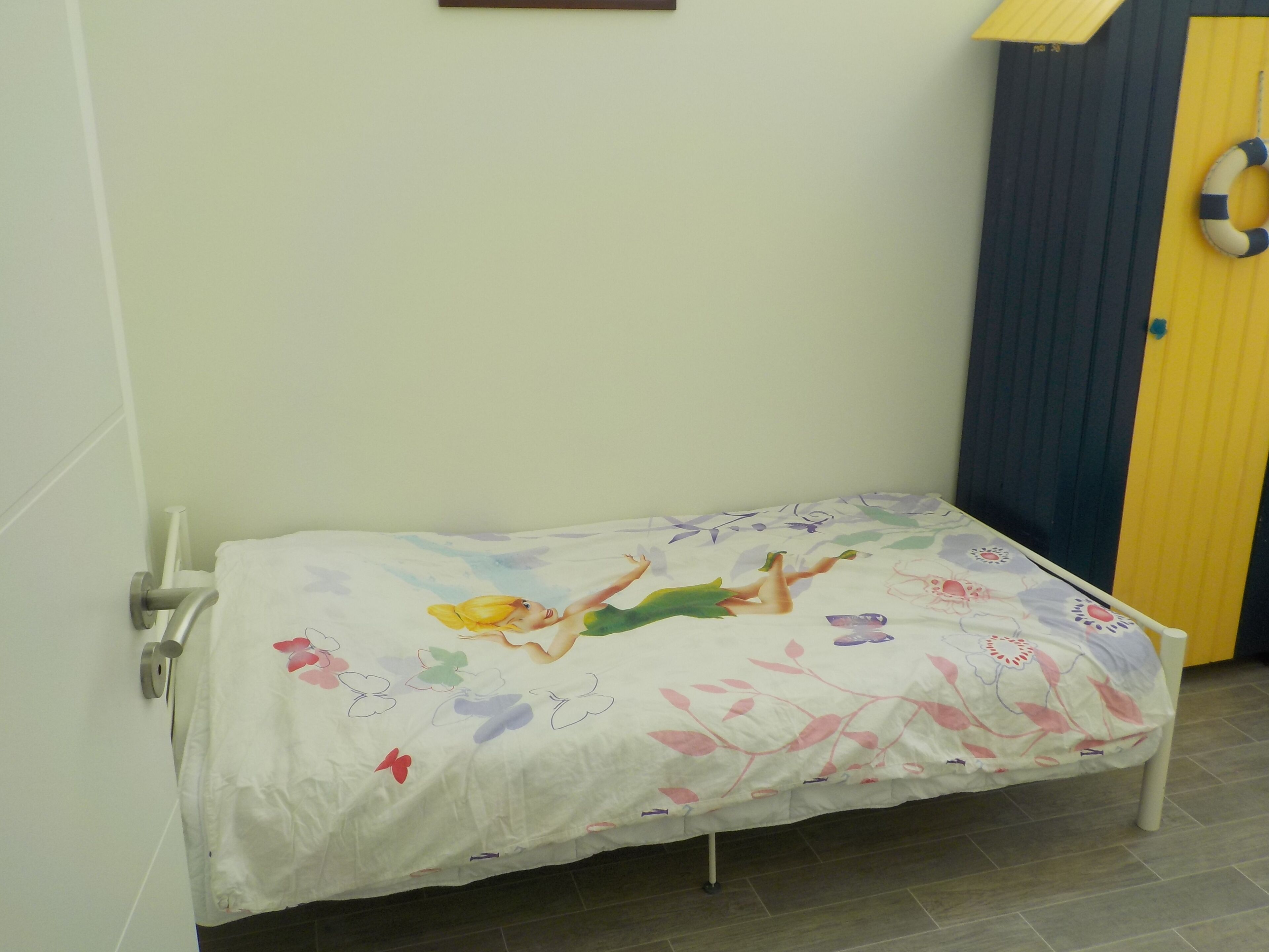 STAY BETWEEN LAND AND SEA