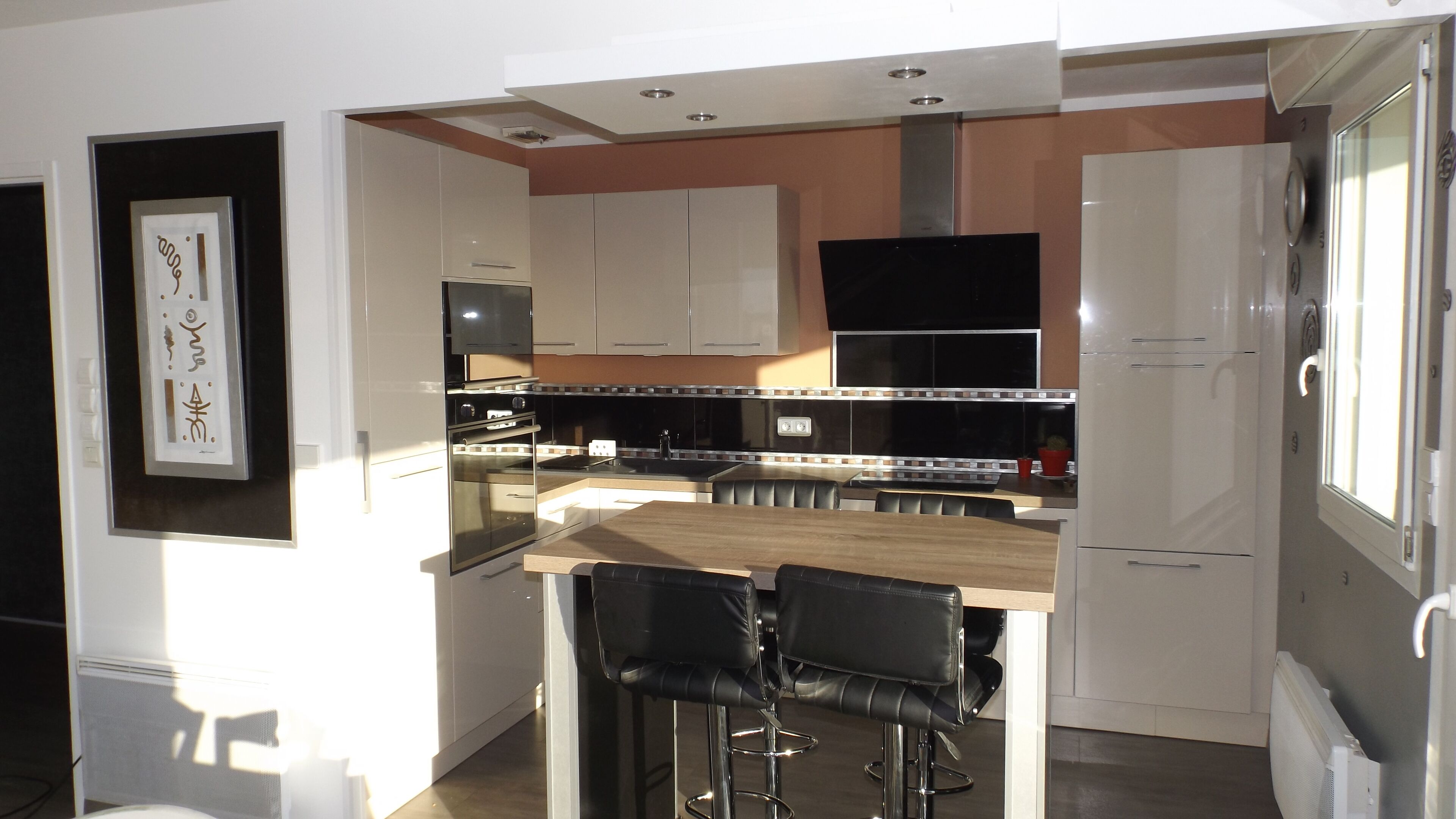 Nice flat T3 of 72 m redone has nine with a glimpse sea, very nice.