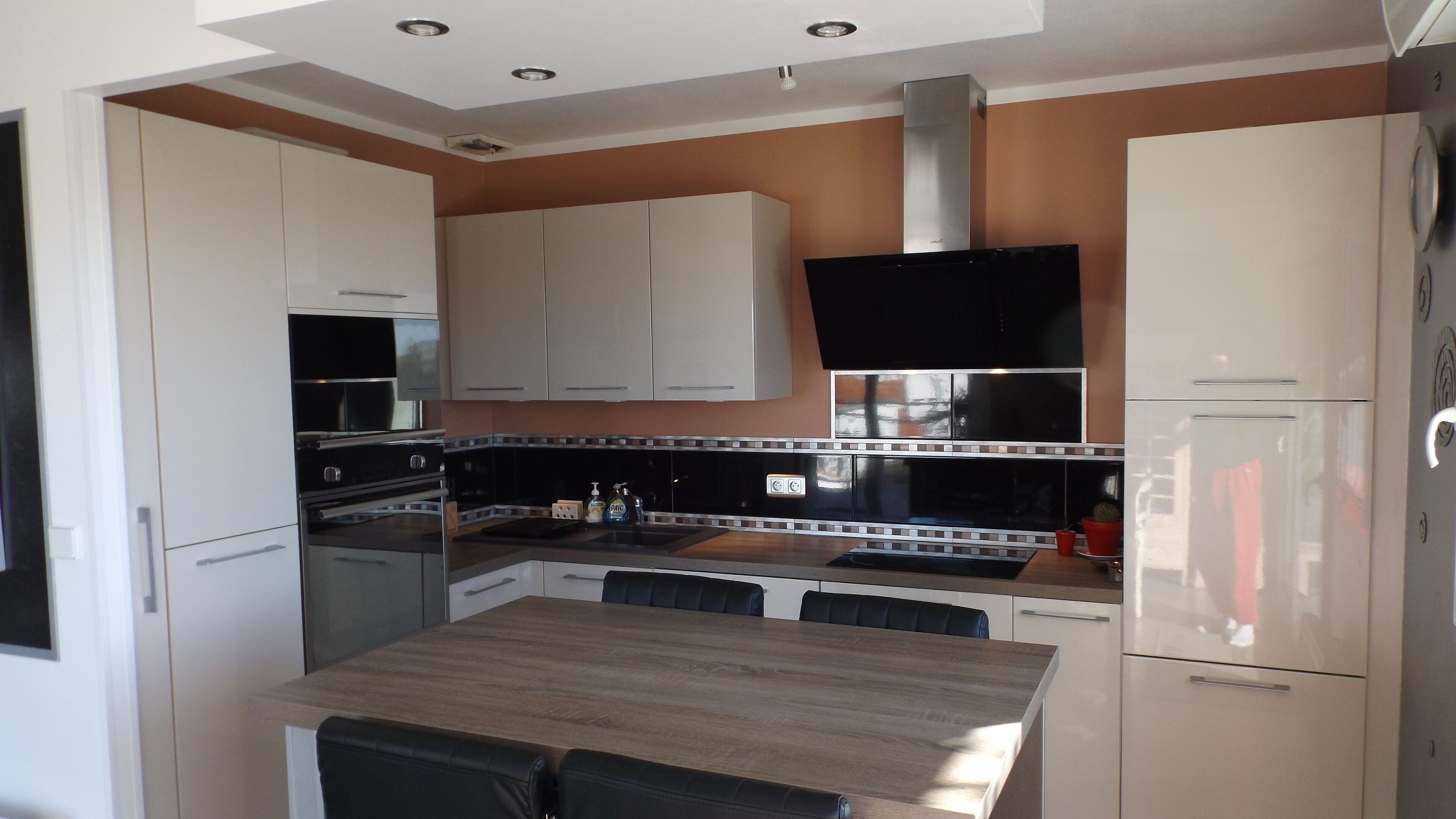 Nice flat T3 of 72 m redone has nine with a glimpse sea, very nice.