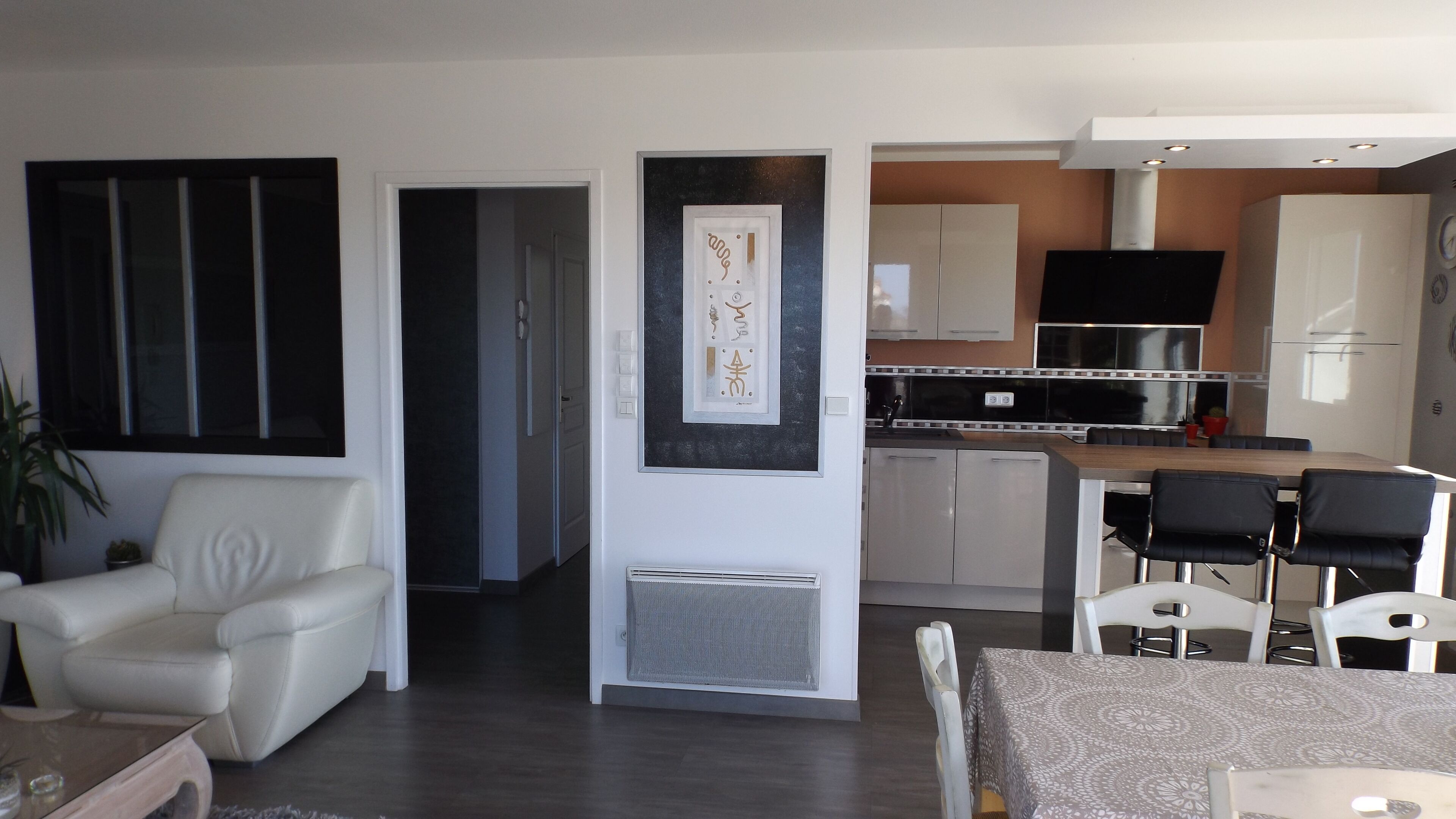 Nice flat T3 of 72 m redone has nine with a glimpse sea, very nice.