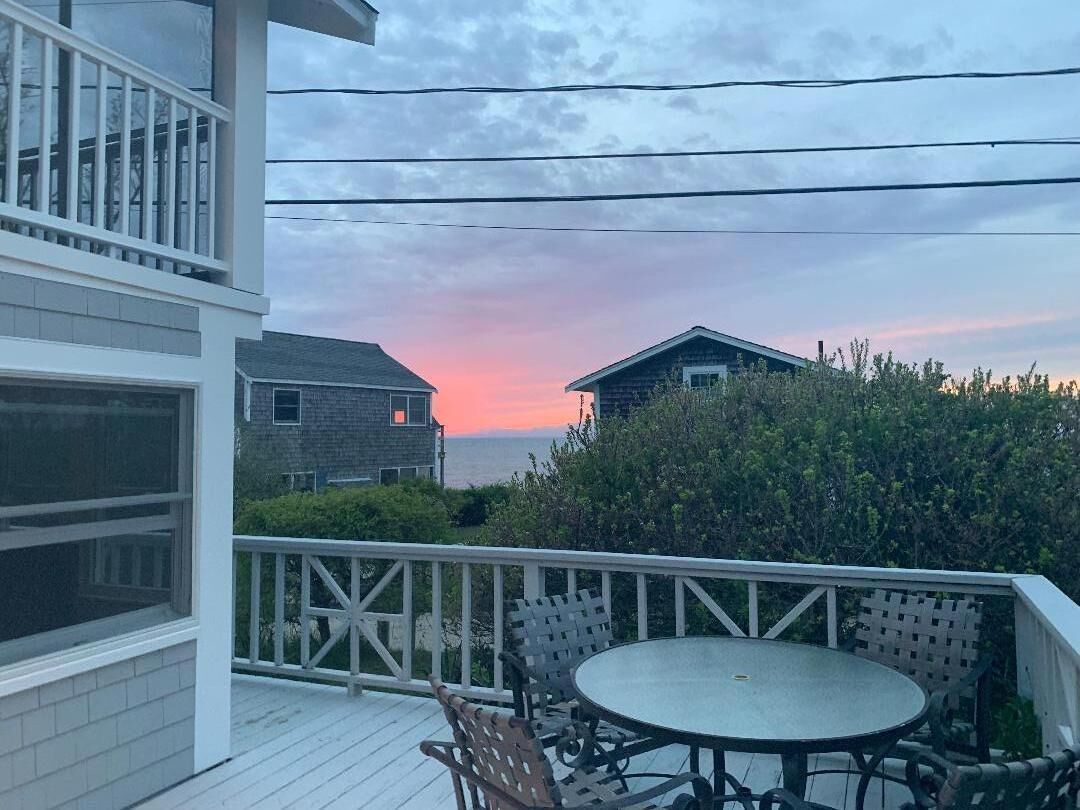 Family Cottage, Steps from a Private Beach on Brewster Dunes