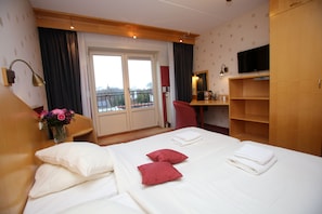 Deluxe Double or Twin Room | Rollaway beds, free WiFi, bed sheets