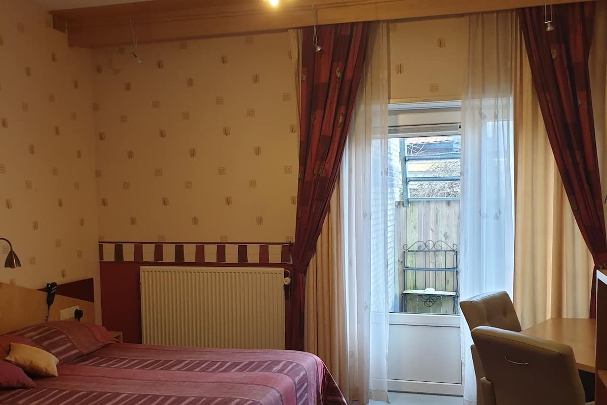 Chambre avec lits jumeaux, accessible aux personnes à mobilité réduite
