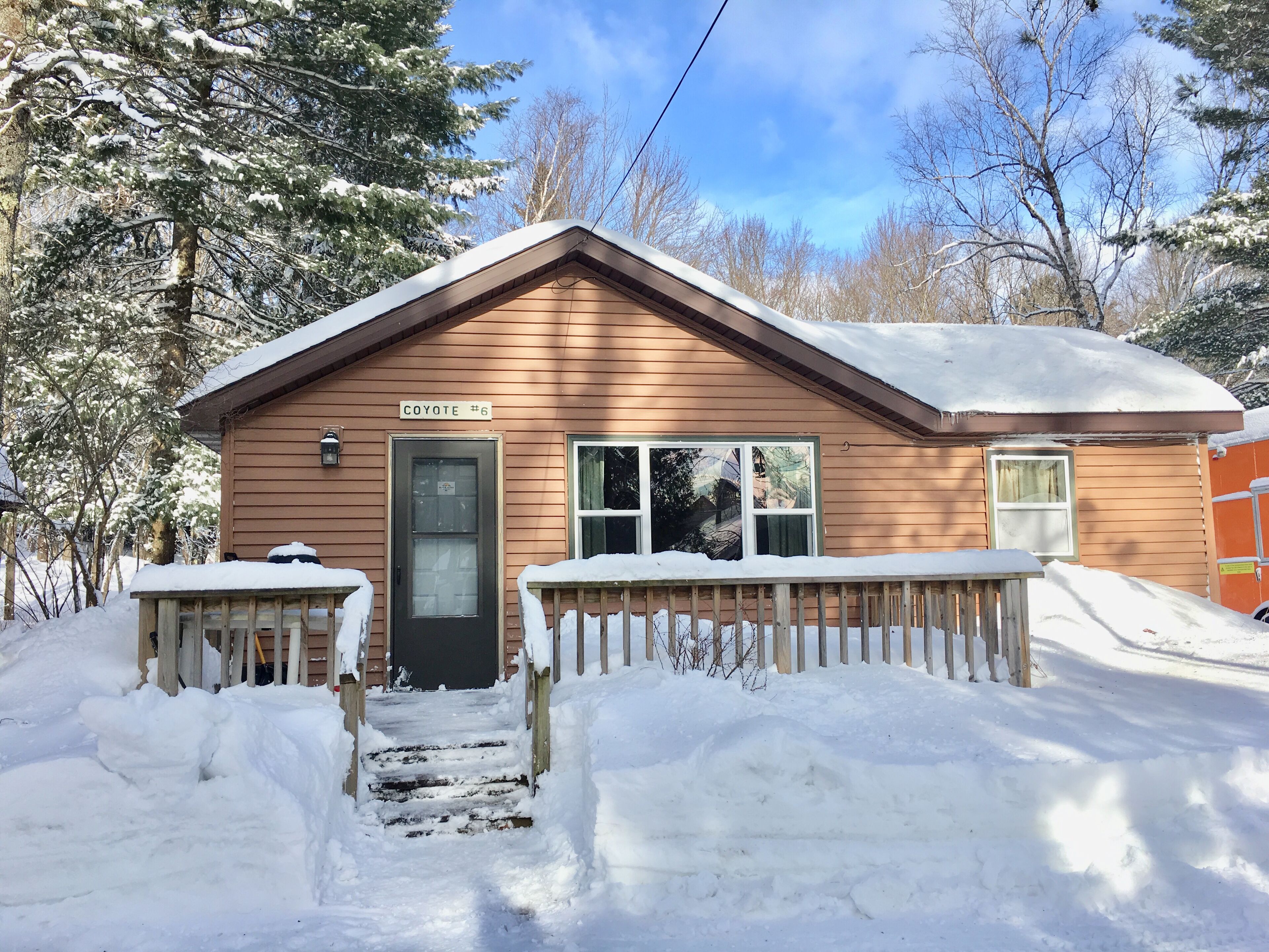 Cozy cabin in the Northwoods at AuTrain Lake! Fireplace, close to pictured rocks