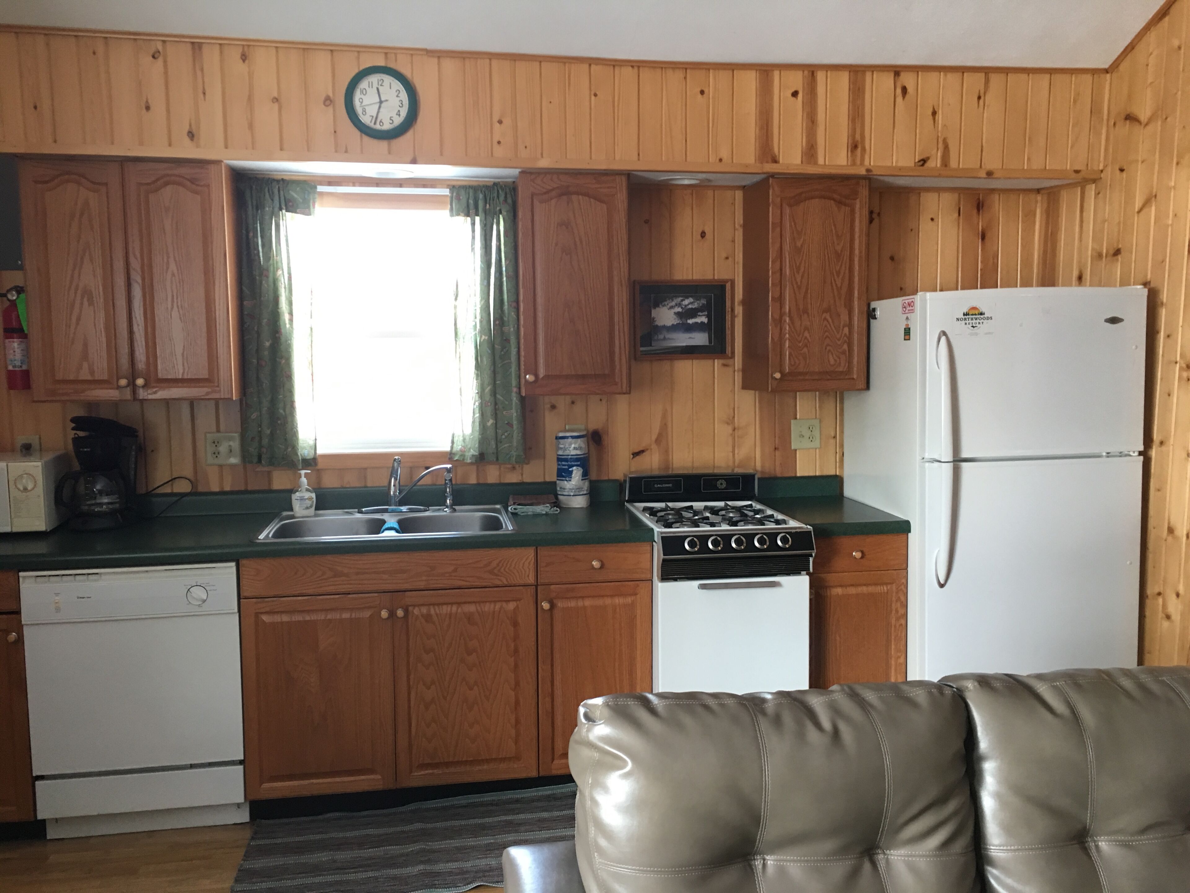 Cozy cabin in the Northwoods at AuTrain Lake! Fireplace, close to pictured rocks