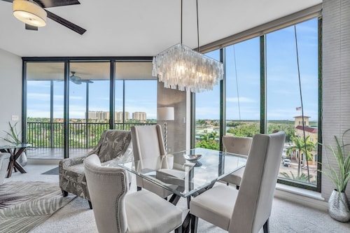 Beautiful Upscale 6th floor Condo