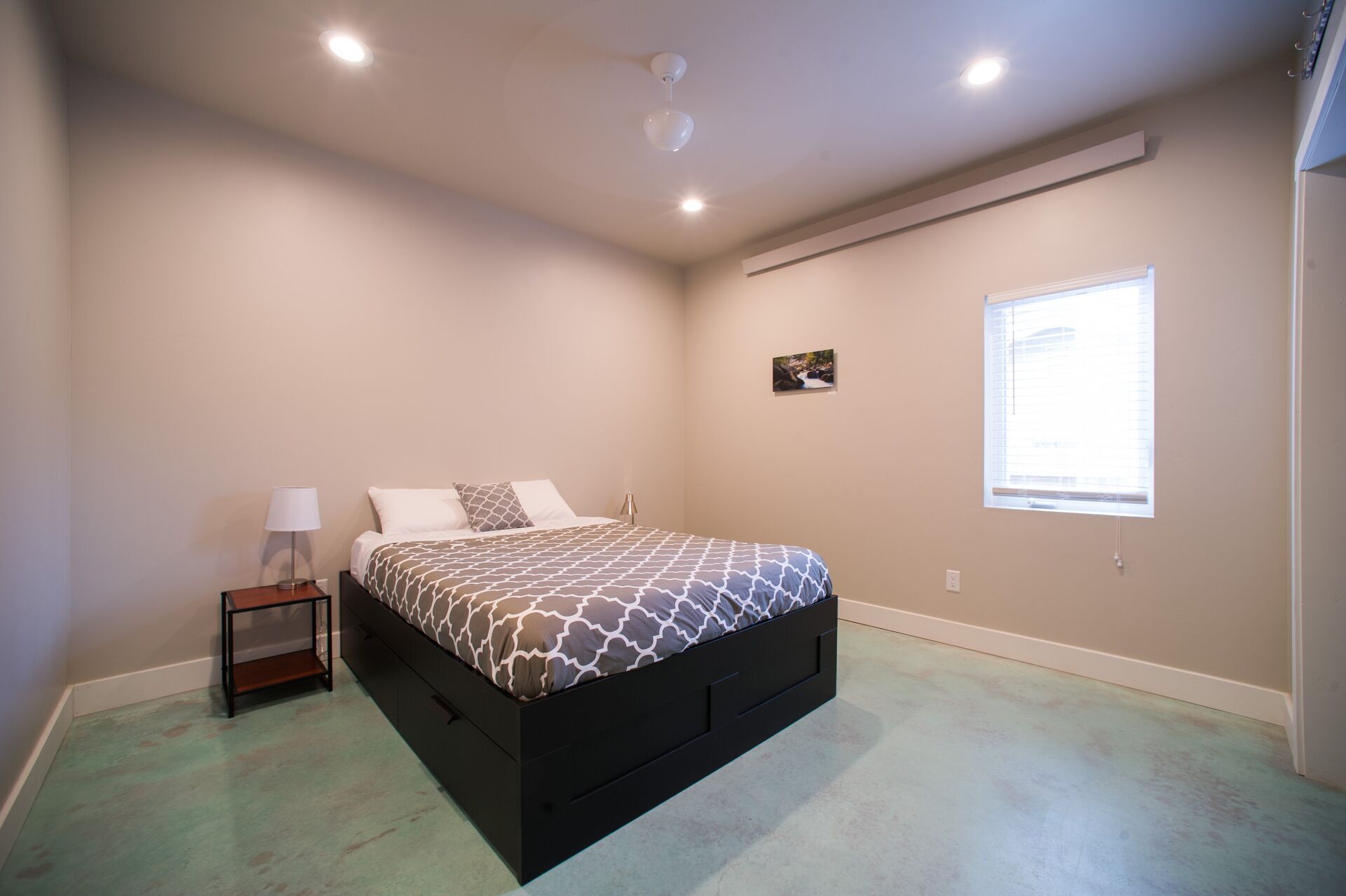 1 slaapkamer, een strijkplank/strijkijzer, gratis wifi, beddengoed