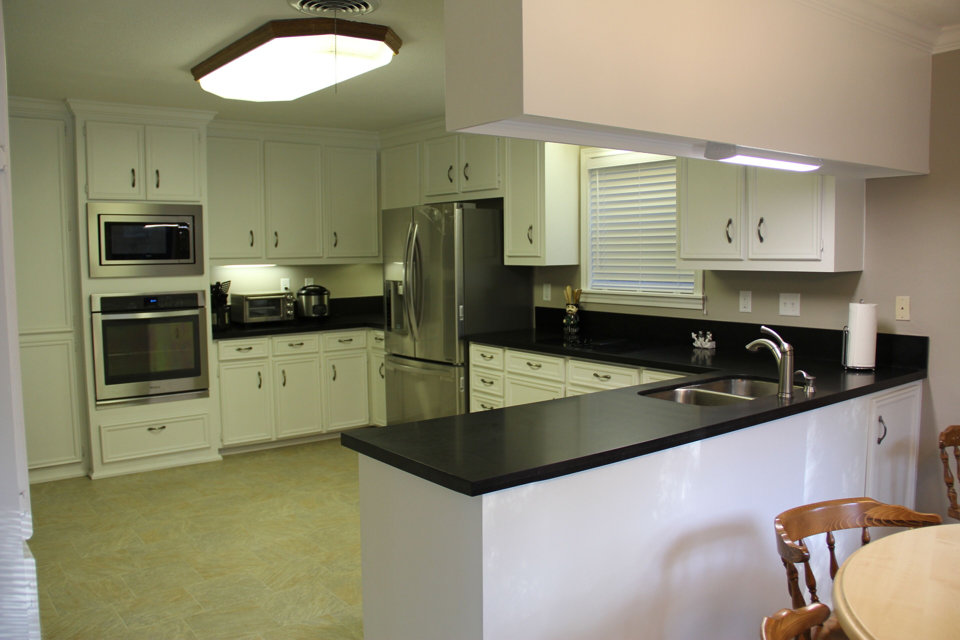 Nice Waterfront 3,000 sq ft house great for fishing! Very Convenient location! 