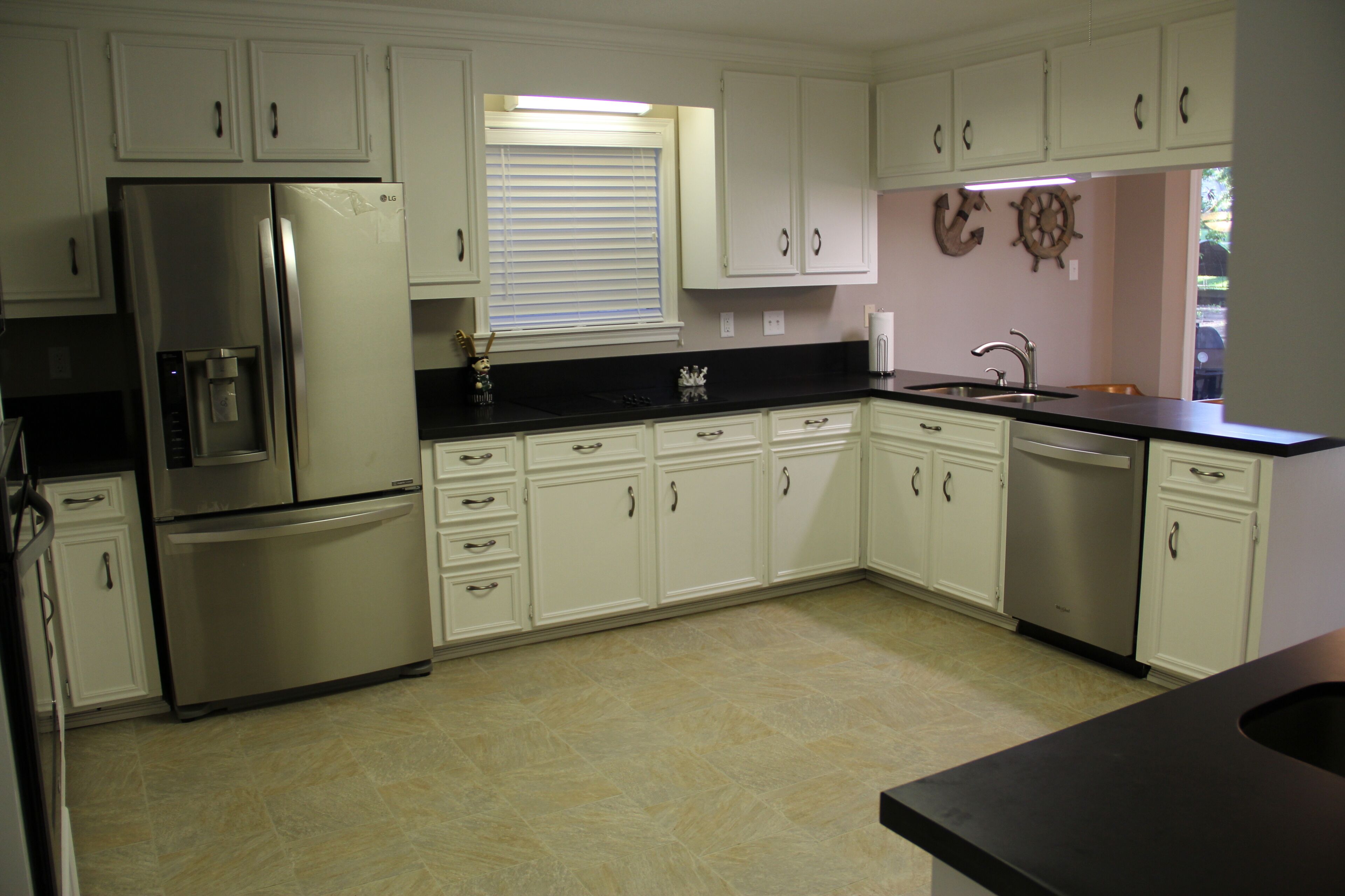 Nice Waterfront 3,000 sq ft house great for fishing! Very Convenient location! 