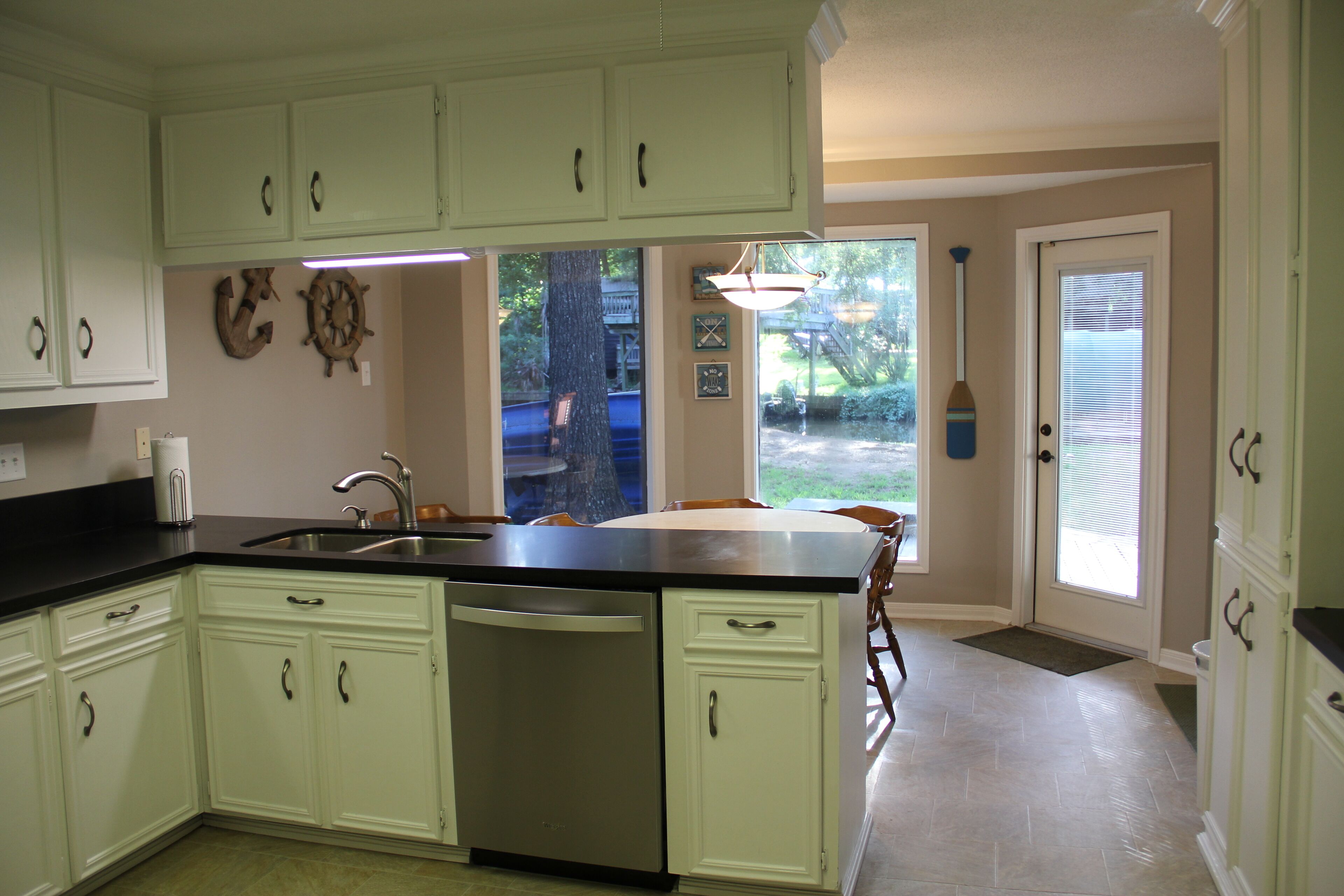 Nice Waterfront 3,000 sq ft house great for fishing! Very Convenient location! 