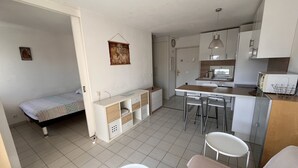 1 chambre, fer et planche à repasser, Wi-Fi gratuit, draps fournis