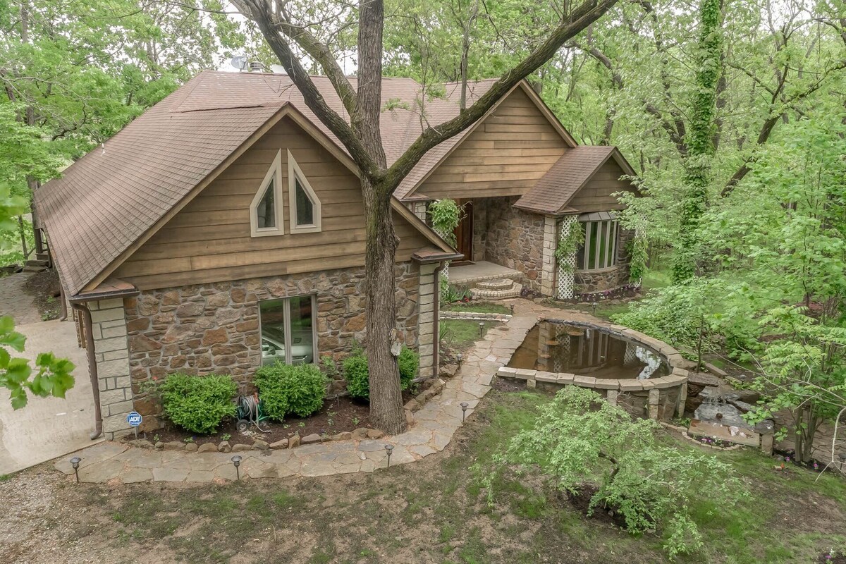 Tenkiller Ferry Lake Private Estate on The Illinois River & Lake