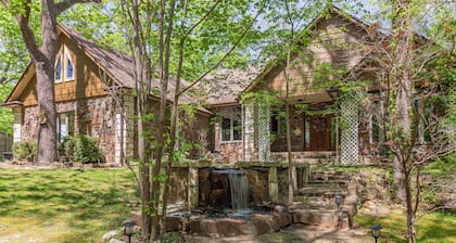 Lake Tenkiller Family Friendly Estate on the Illinois River - Making Memories!