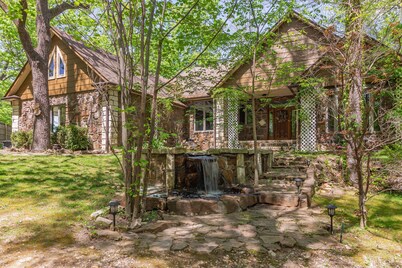 Lake Tenkiller Family Friendly Estate on the Illinois River - Making Memories!