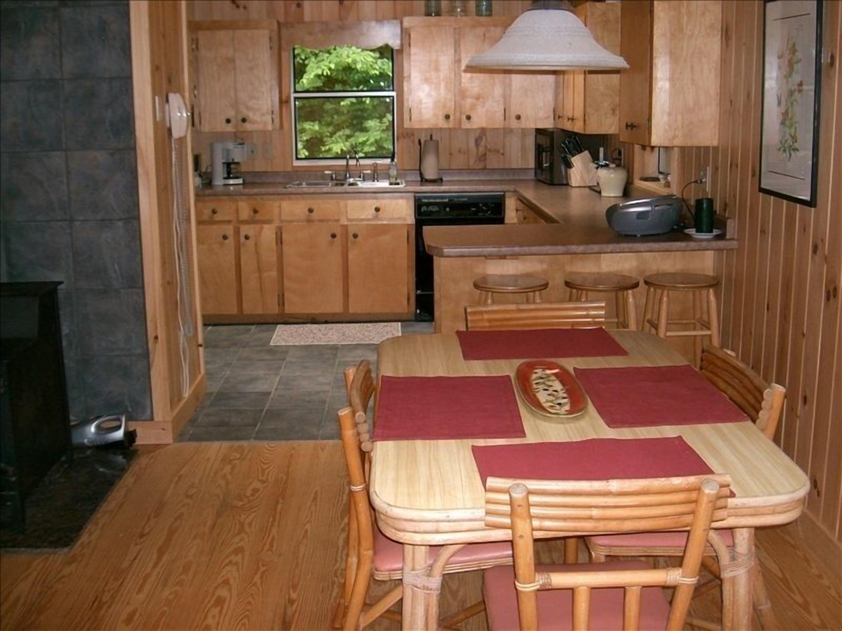 Asheville, AT, Rocky Fork, Family & Pet Friendly, Fireflies, Private Forest