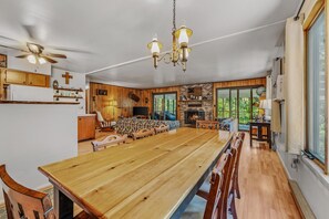 Interior - Chesnutt Cabin - riverfront, fire pit, fireplace, game room, king bed (Great Cacapon)