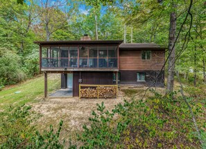 Exterior - Chesnutt Cabin - riverfront, fire pit, fireplace, game room, king bed (Great Cacapon)