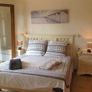 4 bedrooms, iron/ironing board, free WiFi, bed sheets