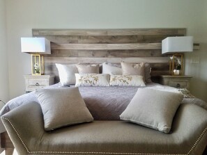 4 camere, una scrivania, insonorizzazione, ferro/asse da stiro