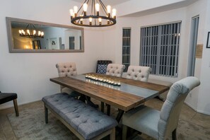 Dining - Relax in our beautiful 4 bedrooms Swan house.The city of Palm Springs ID # 3607 (Palm Springs)