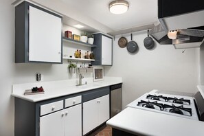 Frigorífic, microones, forn i placa de cuina