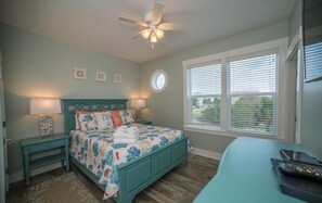 5 habitaciones, tabla de planchar con plancha, cuna de viaje y wifi 