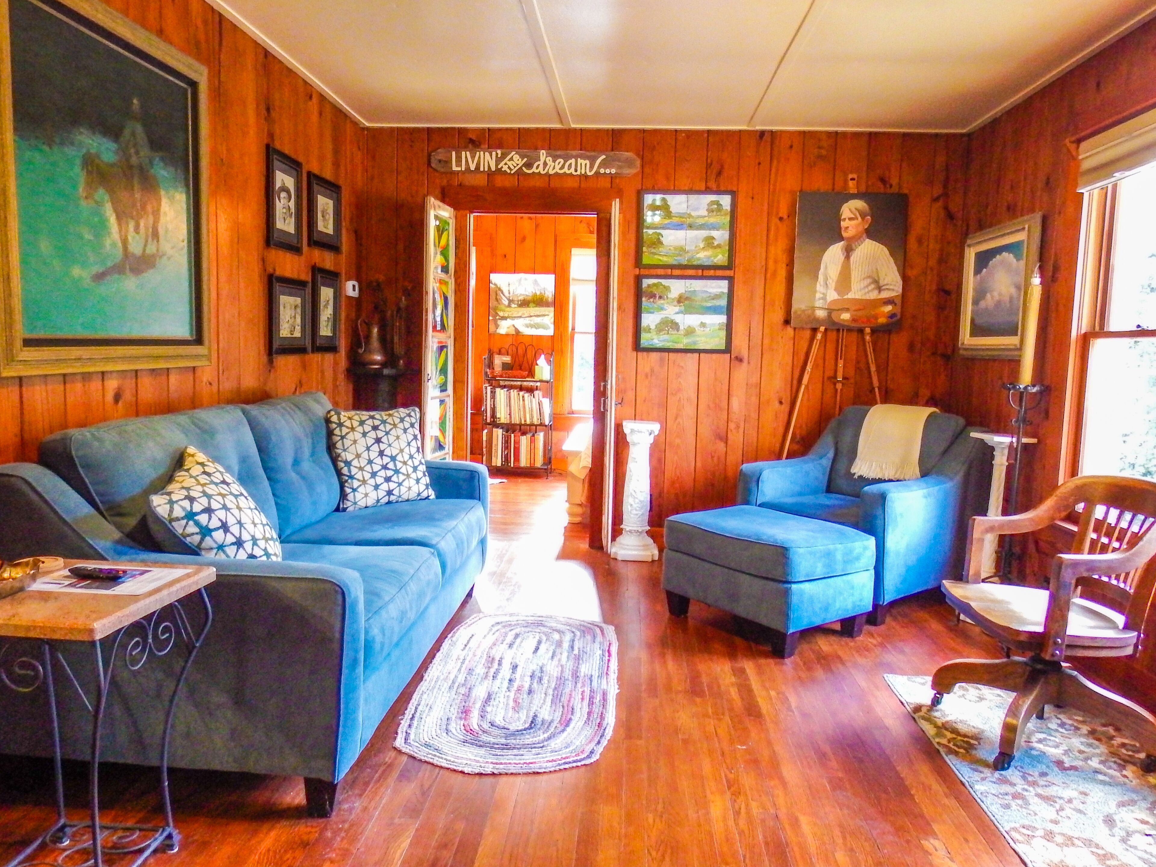 The Painter's Cabin - Hill Country Charm in Eclectic Methodist Encampment