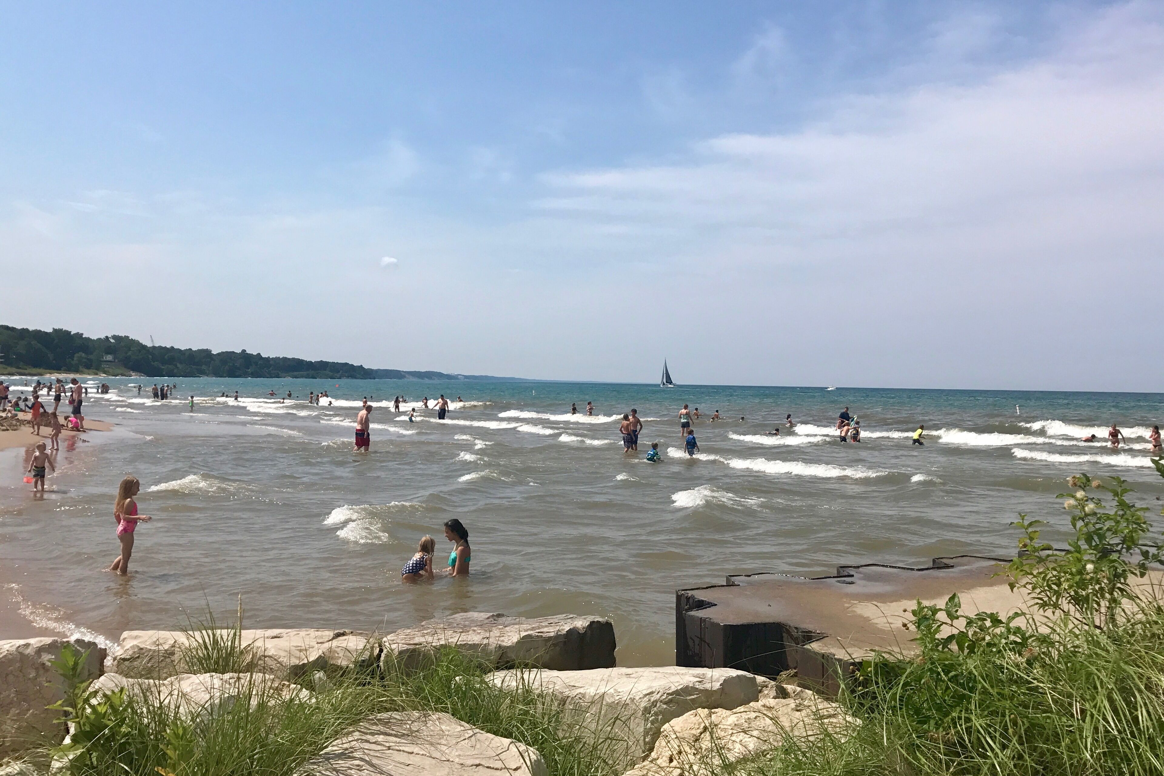 Playa en los alrededores y camastros 