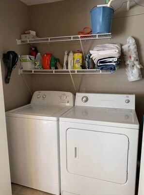 Luokittelematon kuva, 3 kautta 49, painike