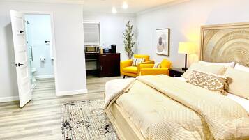 1 bedroom, desk, iron/ironing board, WiFi