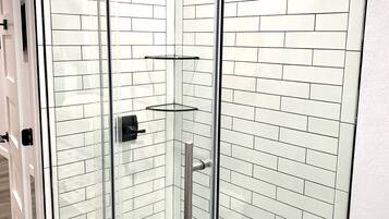 Secador de pelo y toallas