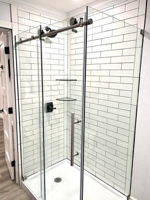 Secador de pelo y toallas