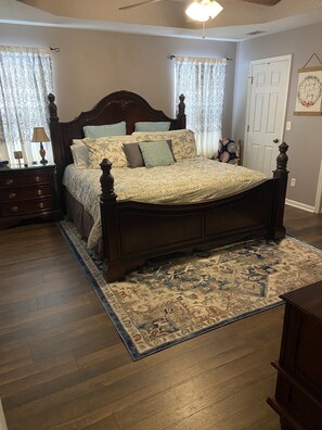 3 soverom, strykejern/-brett, wi-fi og sengetøy