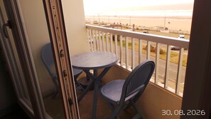 Outdoor dining - Rental studio 30 m2 panoramic view facing the sea all periods (Saint-Jean-De-Monts)