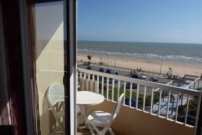 Rental studio 30 m2 panoramic view facing the sea all periods