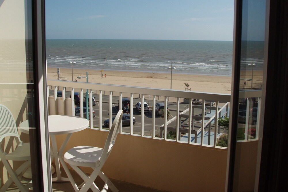 Rental studio 30 m2 panoramic view facing the sea all periods