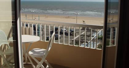 Rental studio 30 m2 panoramic view facing the sea all periods