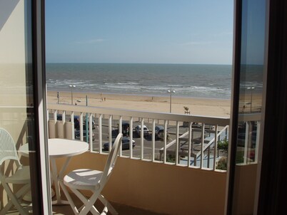 Rental studio 30 m2 panoramic view facing the sea all periods