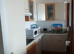 Private kitchen - Rental studio 30 m2 panoramic view facing the sea all periods (Saint-Jean-De-Monts)