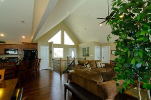 TV, peis, DVD-spiller og fotballspill