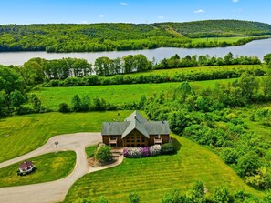 Exterior -  Spacious 8BD/7BA lodge Beltzville Lake, firepit, kayaks, pet-friendly, Poconos (Lehighton)