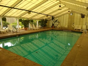 Sisäuima-allas, ulkouima-allas