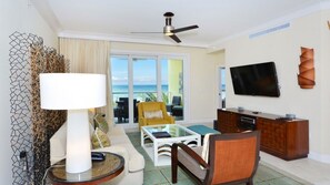 Smart TV, DVD player, ping pong, books - Luxury 3BR+Den- On Private SK beach, Direct Gulf View, Resort style amenities  (Sarasota)