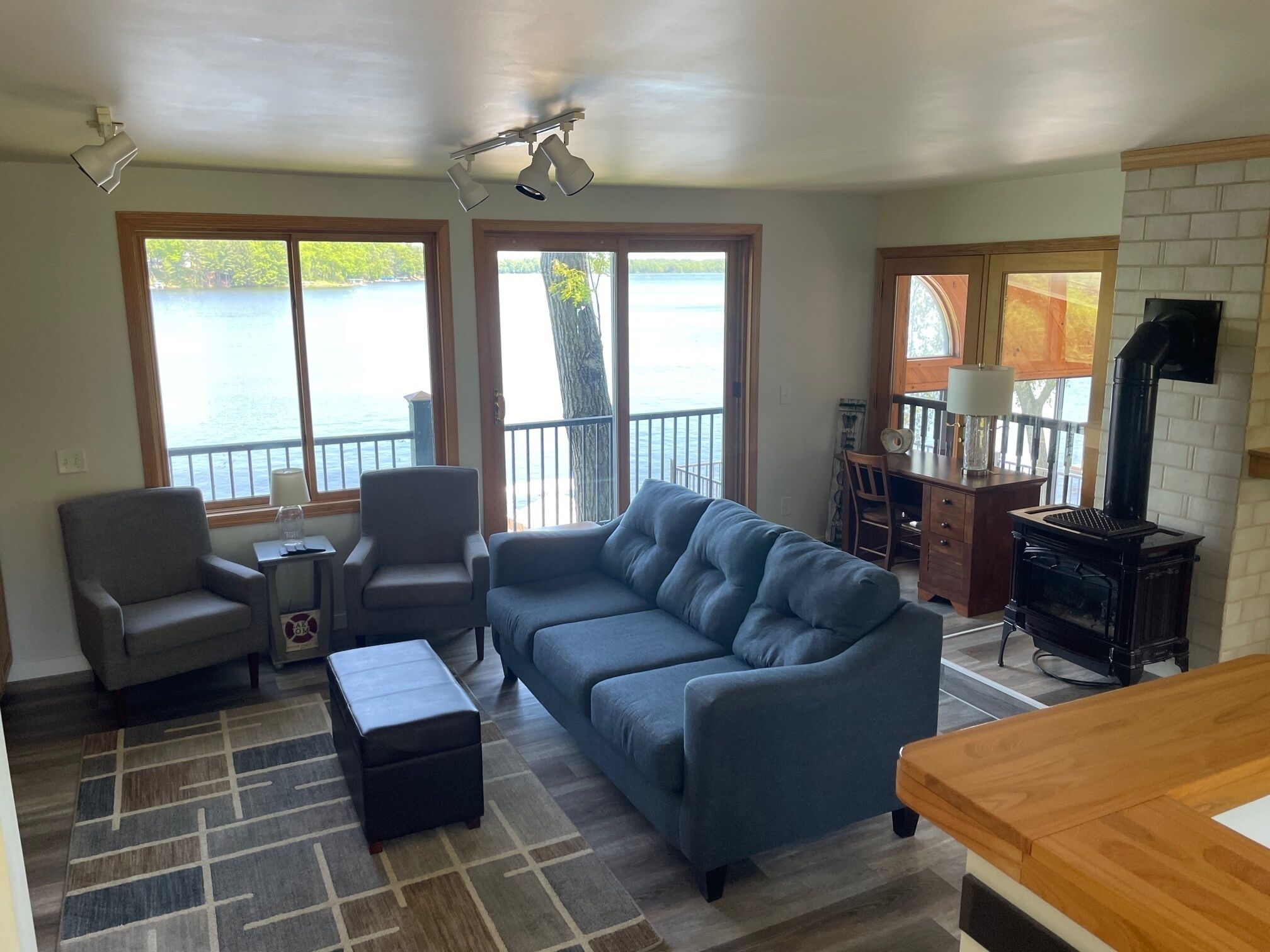 Turtle Lake area, 3 Bed, 2 Bath, Shore of Horseshoe Lake