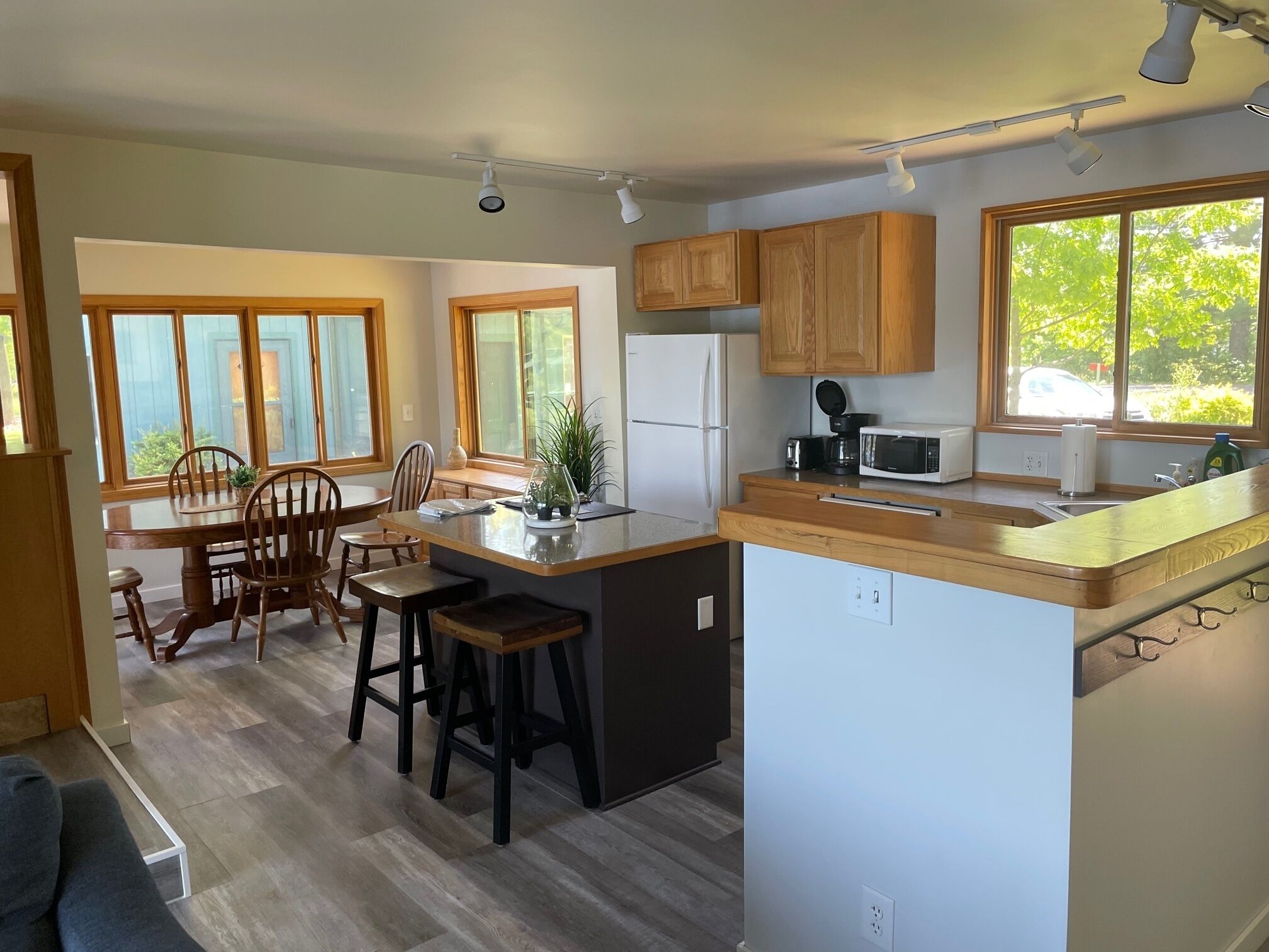 Turtle Lake area, 3 Bed, 2 Bath, Shore of Horseshoe Lake