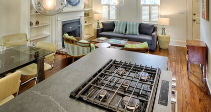 Savannah Haven ~ Historic 1852 townhouse on Crawford Square