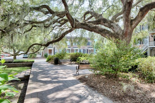 Savannah Haven ~ Historisches Stadthaus von 1852 am Crawford Square