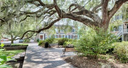 Savannah Haven ~ Historisches Stadthaus von 1852 am Crawford Square