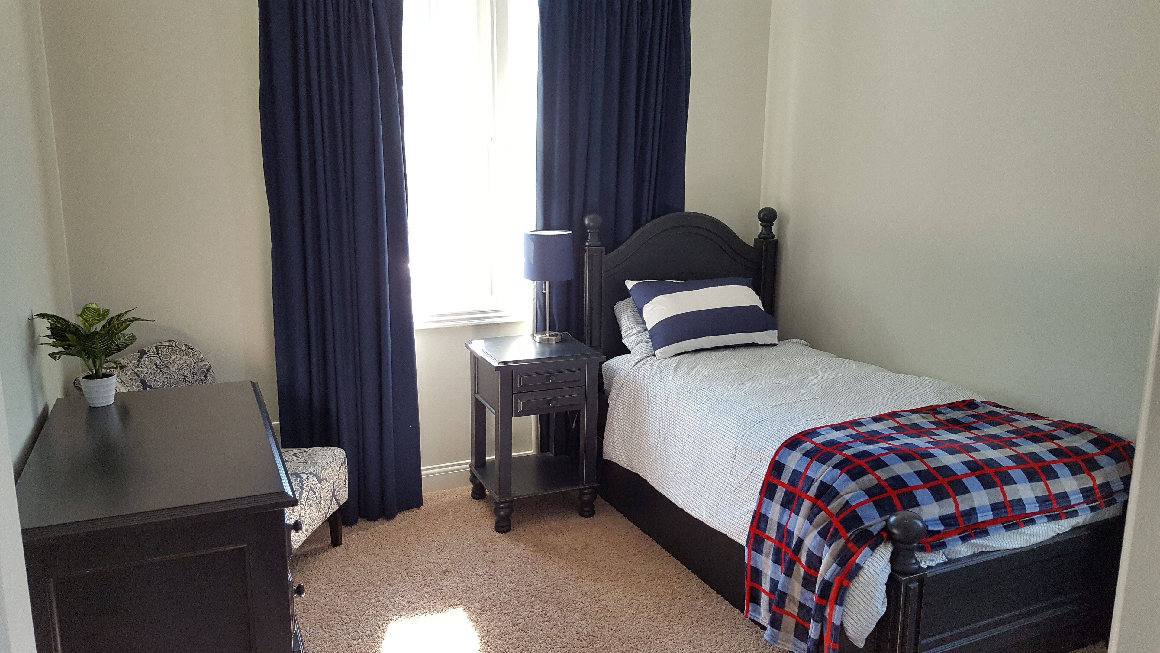 Peaceful Mountain Home. Near Downtown Asheville. Best Views. All New Everything!